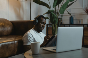 guy-at-laptop-researching-vasectomy-pricing-options