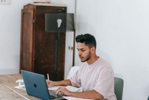 guy-researching-vasectomy-options